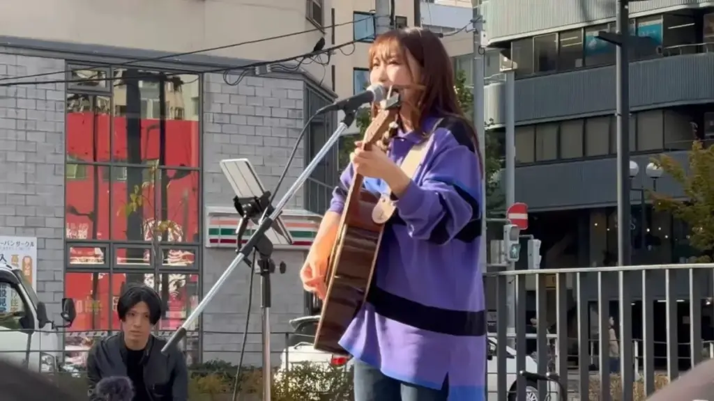 Yoasobi's Ikura Street Performance